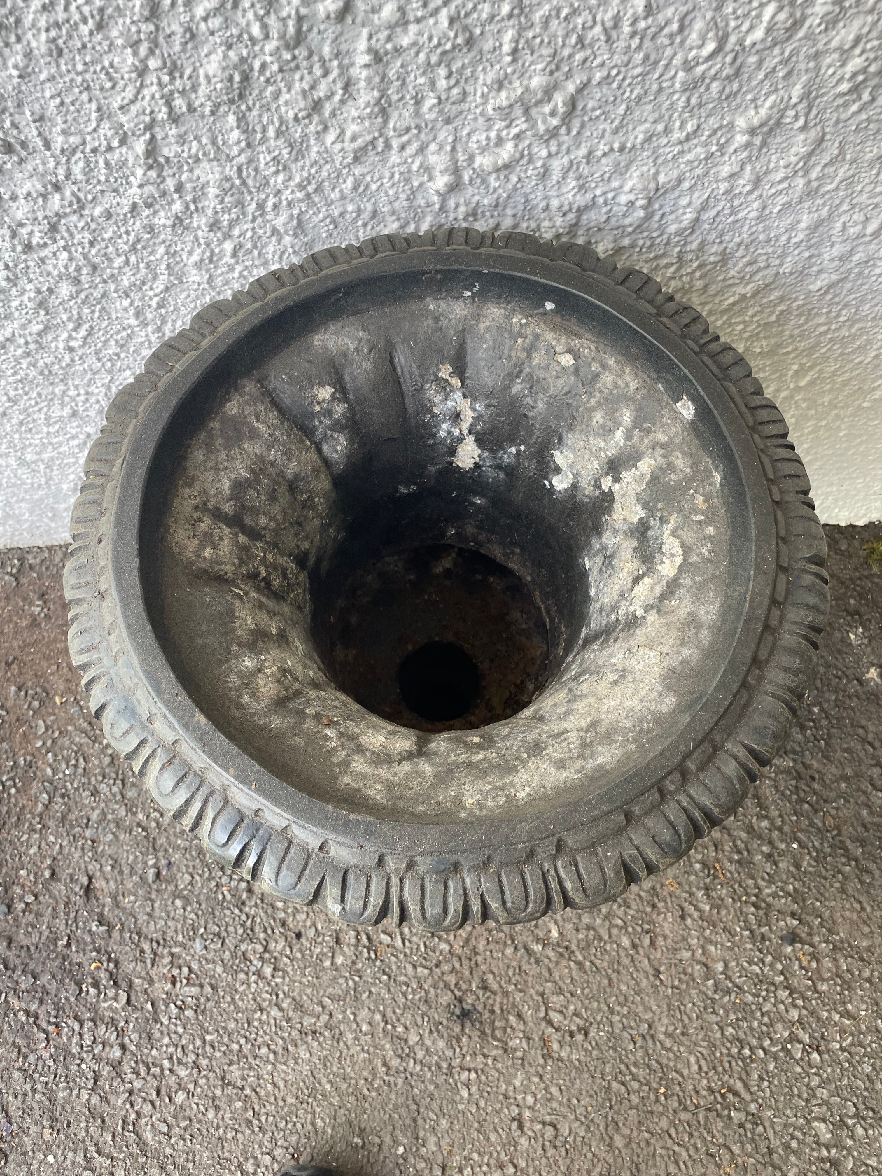 Pair of urns - lightweight !